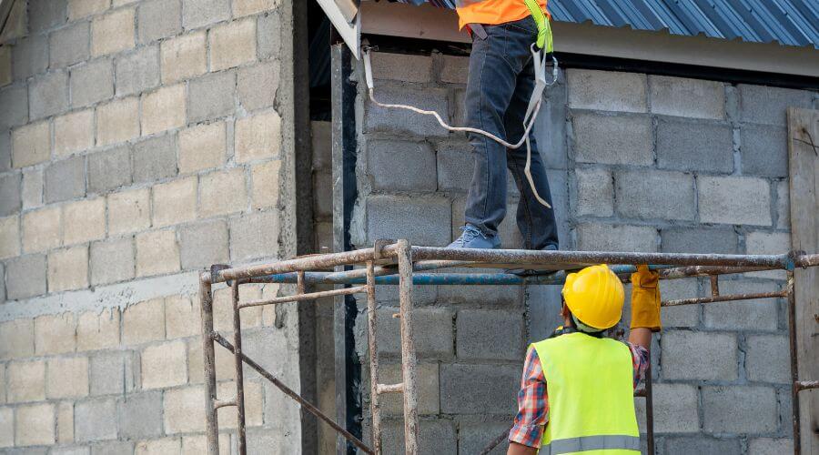Professional gutter cleaning in Imperial, TX